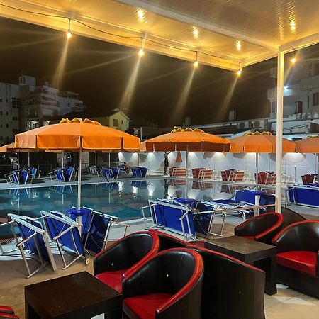 Blue Balcony Hotel Голем Екстериор снимка
