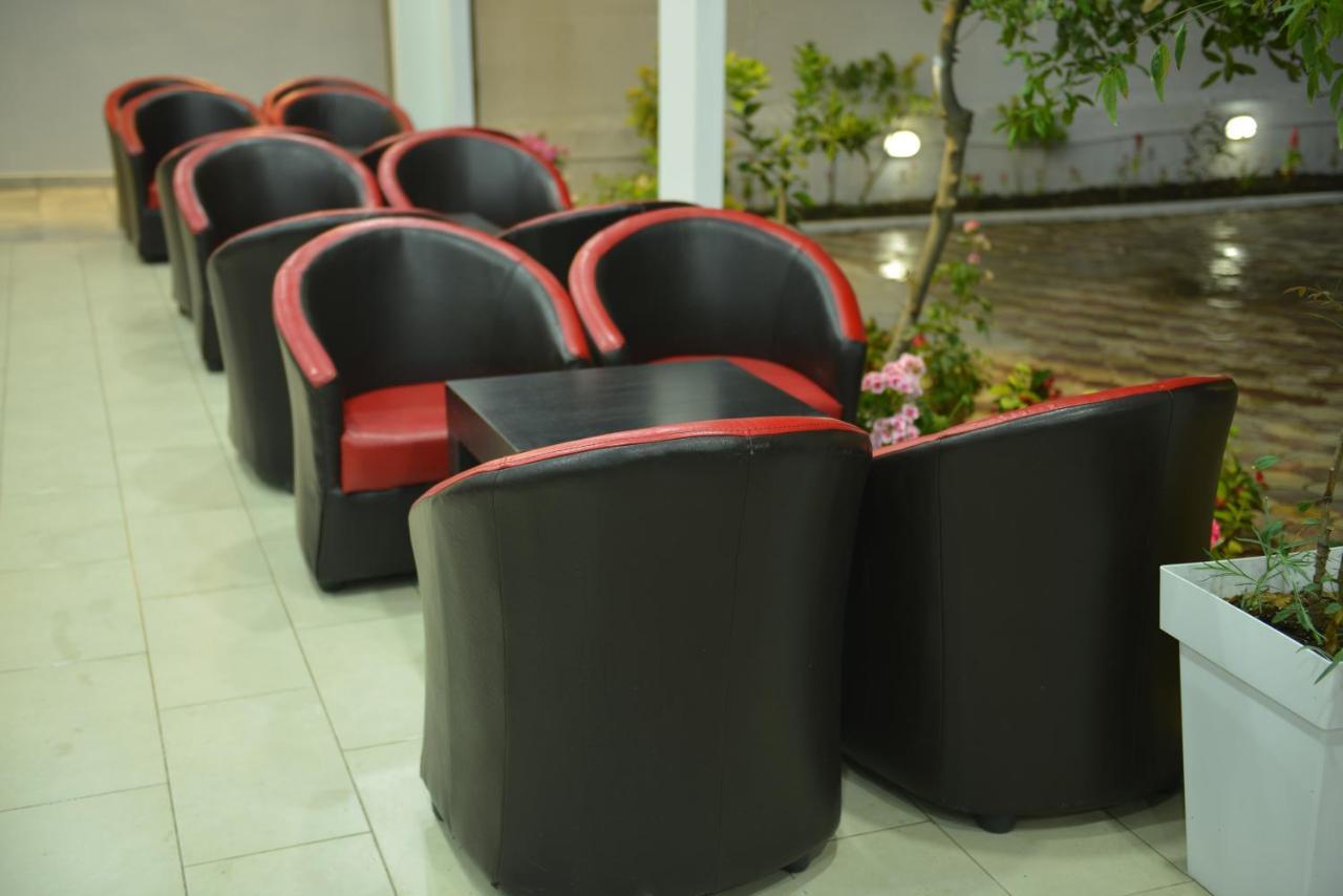 Blue Balcony Hotel Голем Екстериор снимка