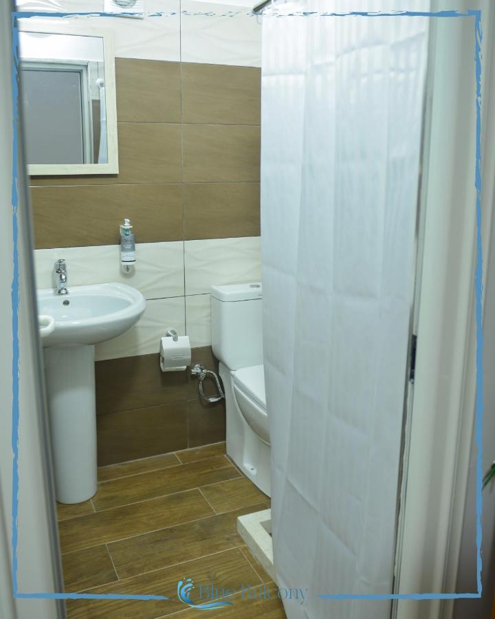 Blue Balcony Hotel Голем Екстериор снимка