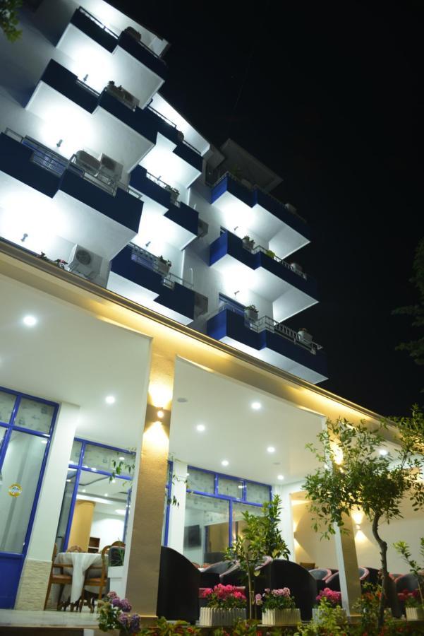 Blue Balcony Hotel Голем Екстериор снимка