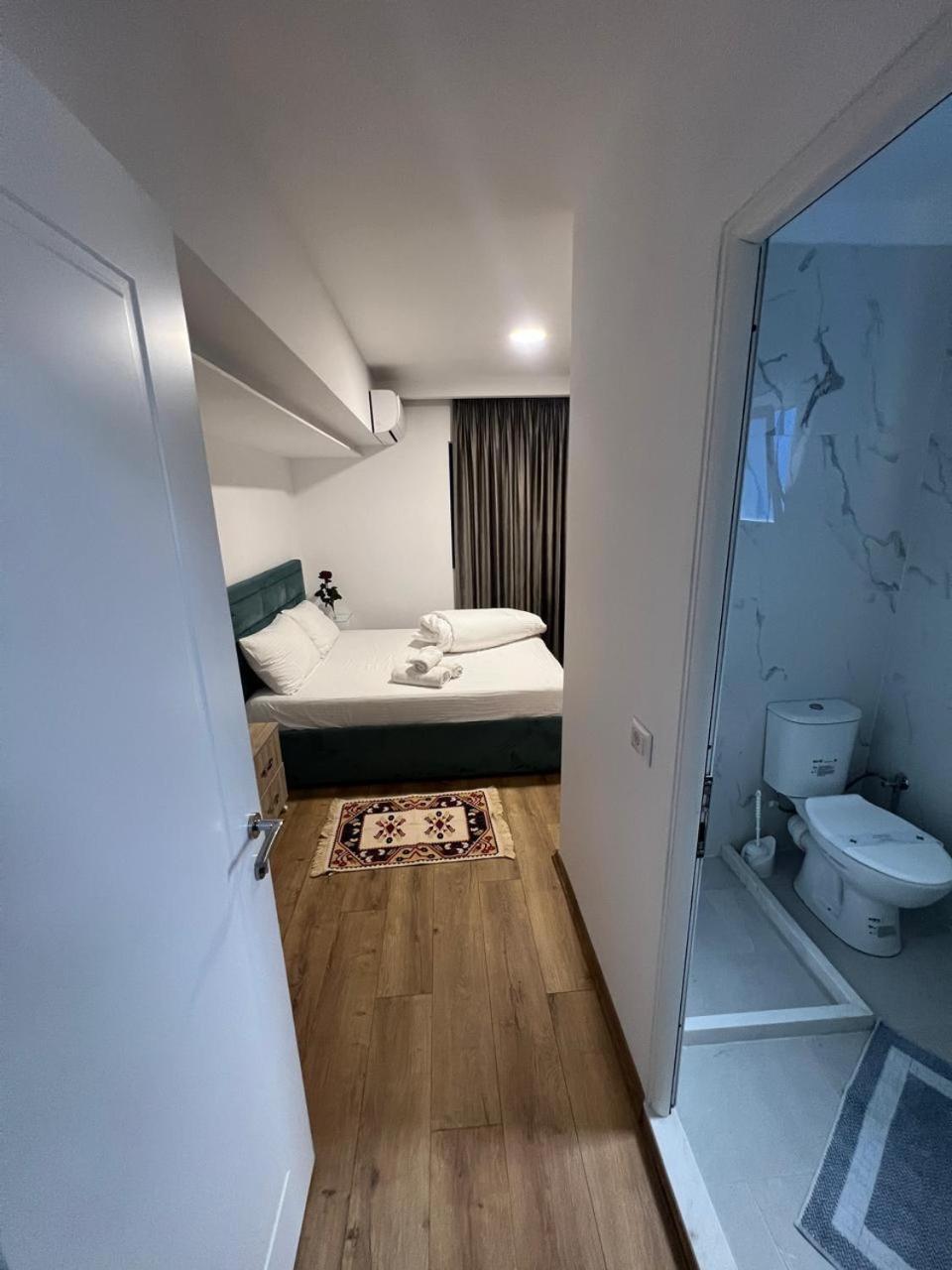 Blue Balcony Hotel Голем Екстериор снимка