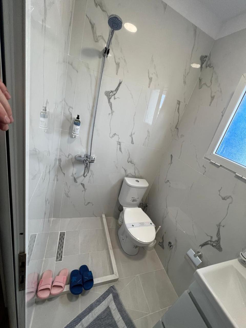 Blue Balcony Hotel Голем Екстериор снимка
