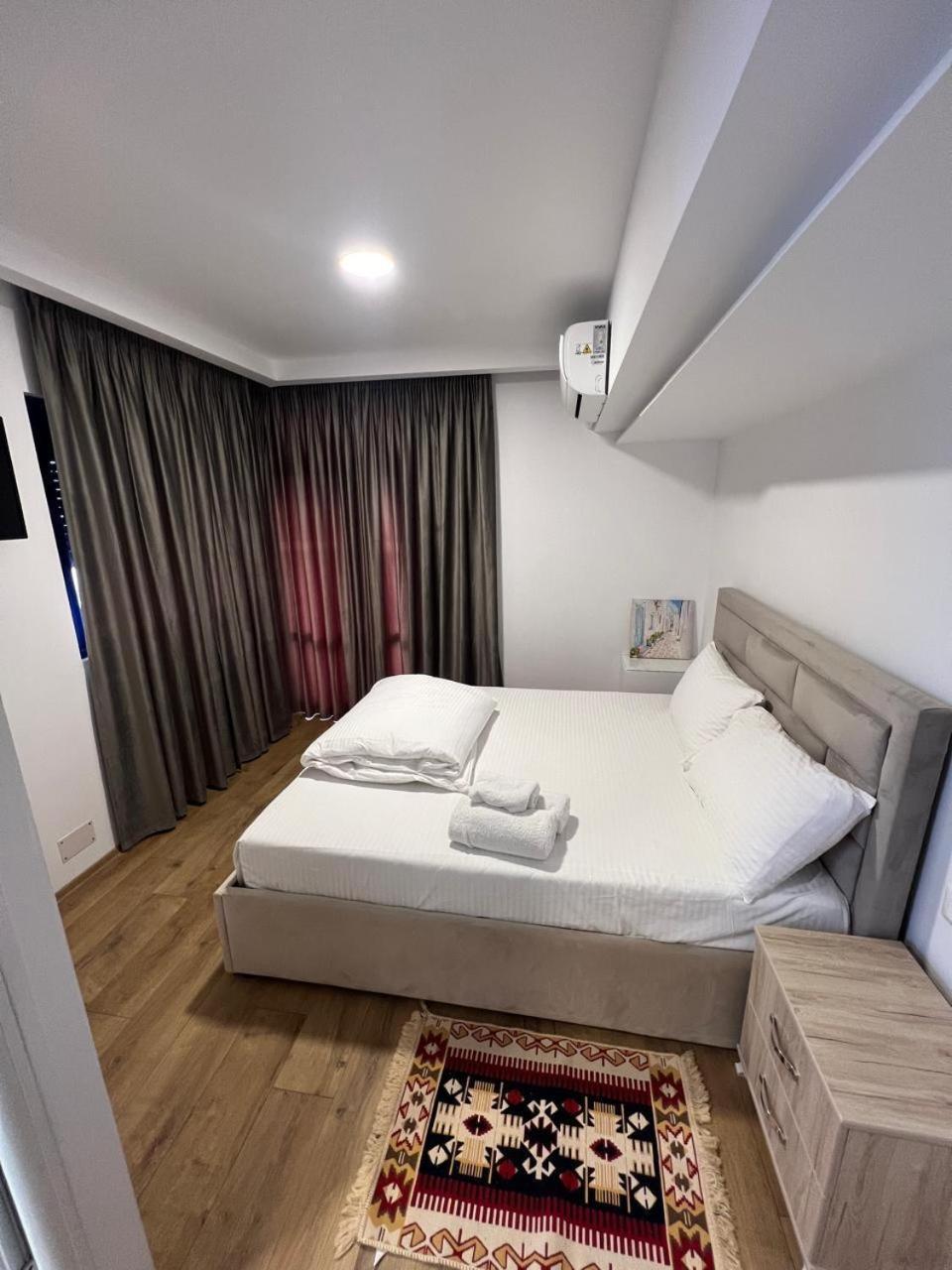 Blue Balcony Hotel Голем Екстериор снимка