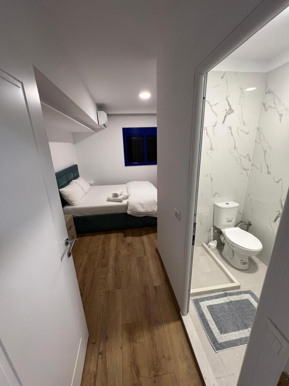 Blue Balcony Hotel Голем Екстериор снимка