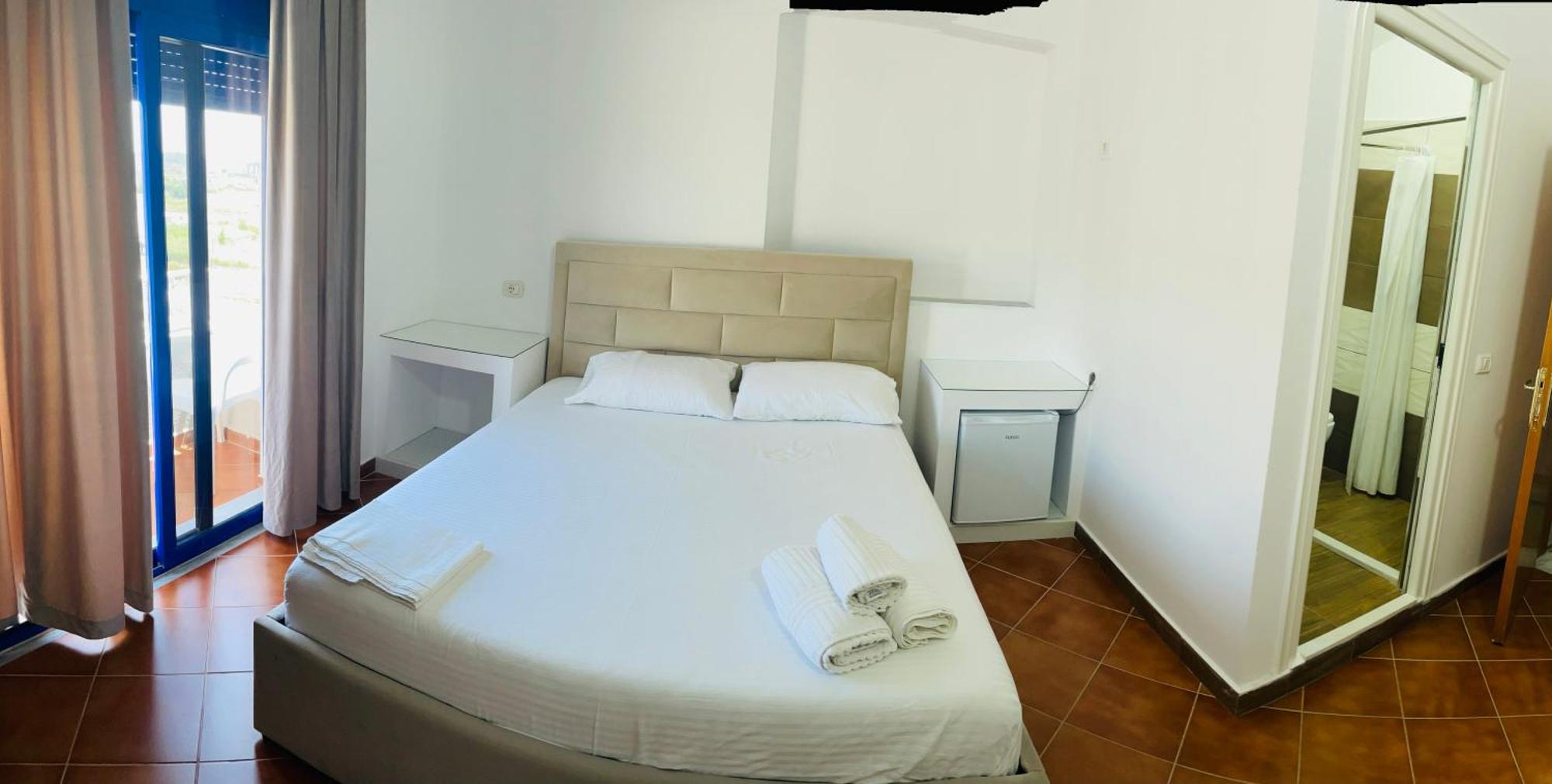 Blue Balcony Hotel Голем Екстериор снимка