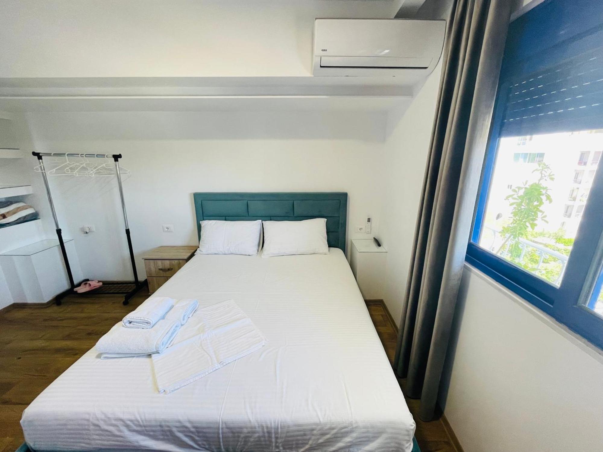 Blue Balcony Hotel Голем Екстериор снимка