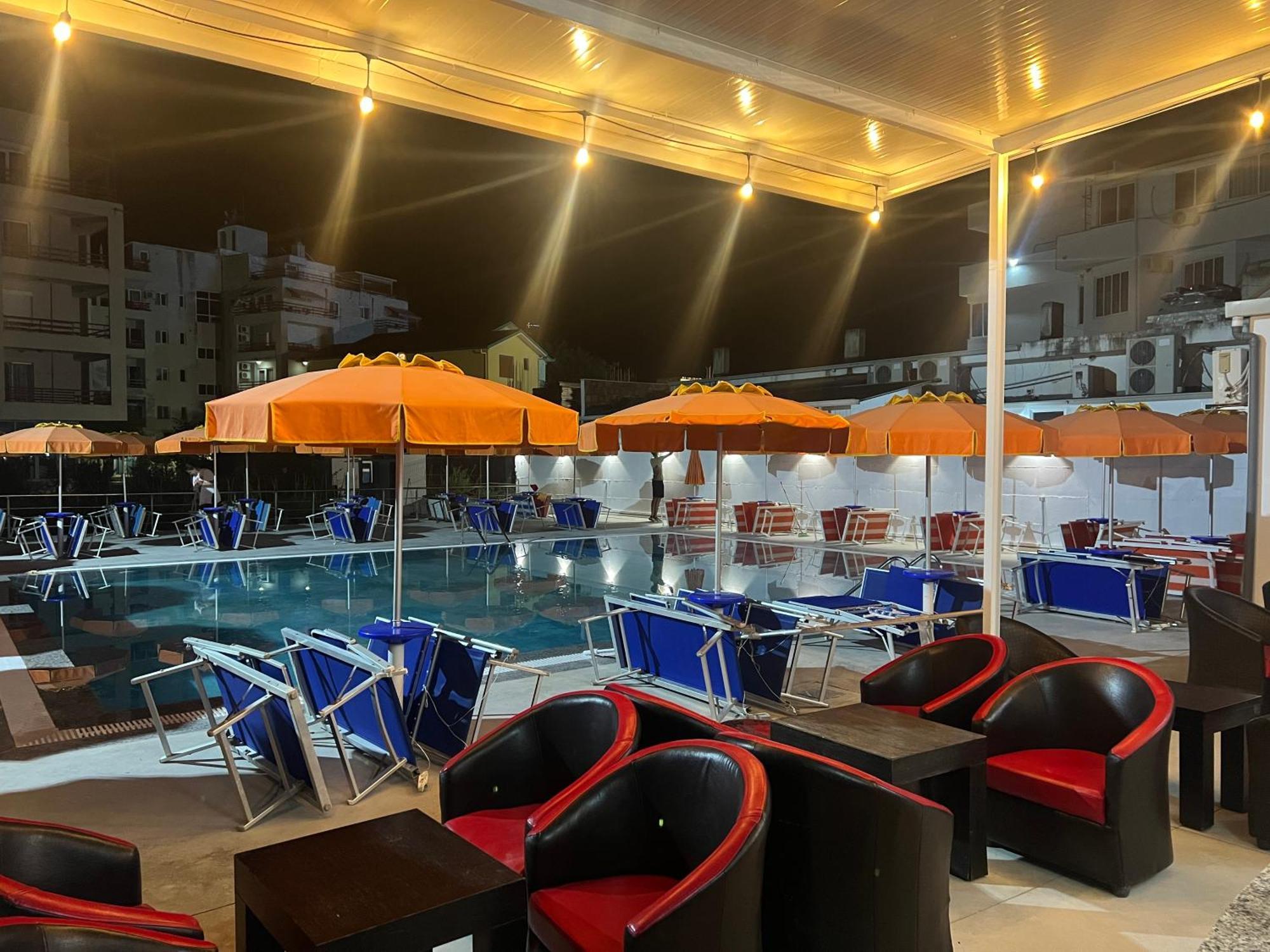 Blue Balcony Hotel Голем Екстериор снимка