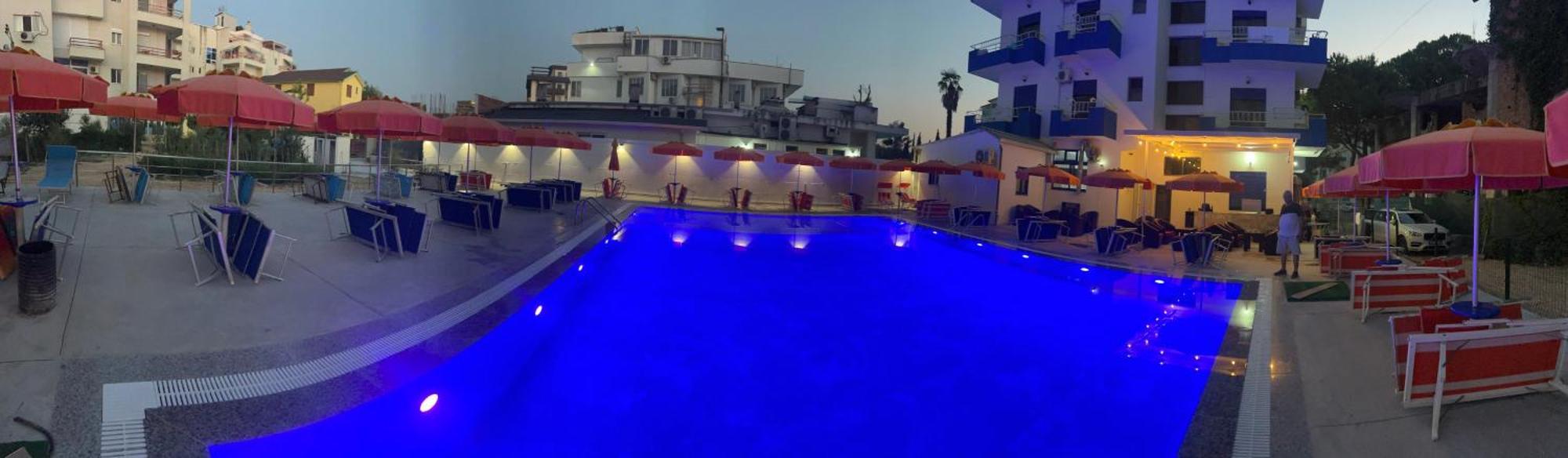 Blue Balcony Hotel Голем Екстериор снимка