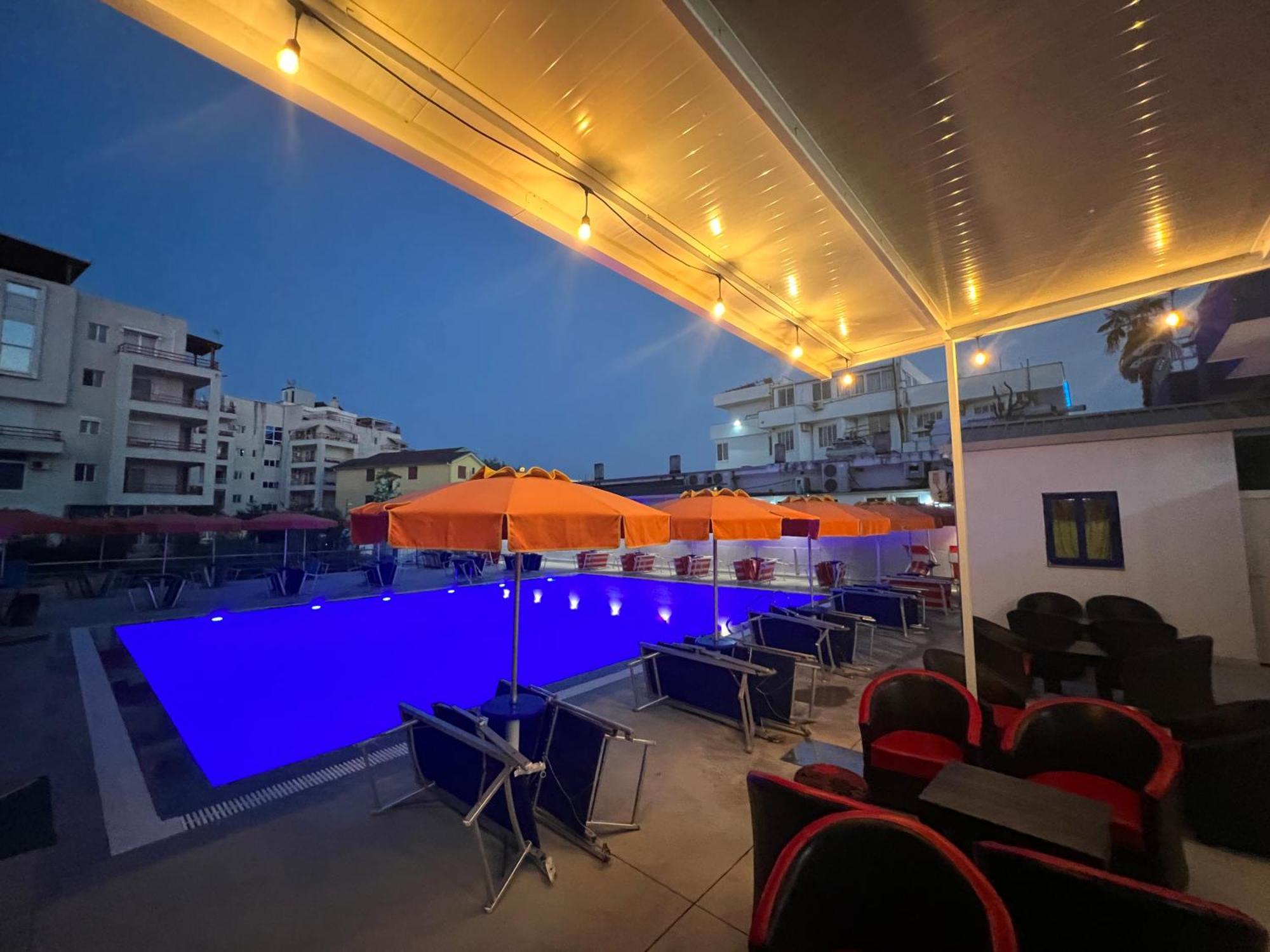 Blue Balcony Hotel Голем Екстериор снимка